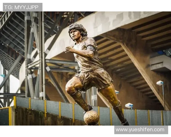 罗纳尔多足球明星摆件精美设计展现球王风采完美呈现运动魅力